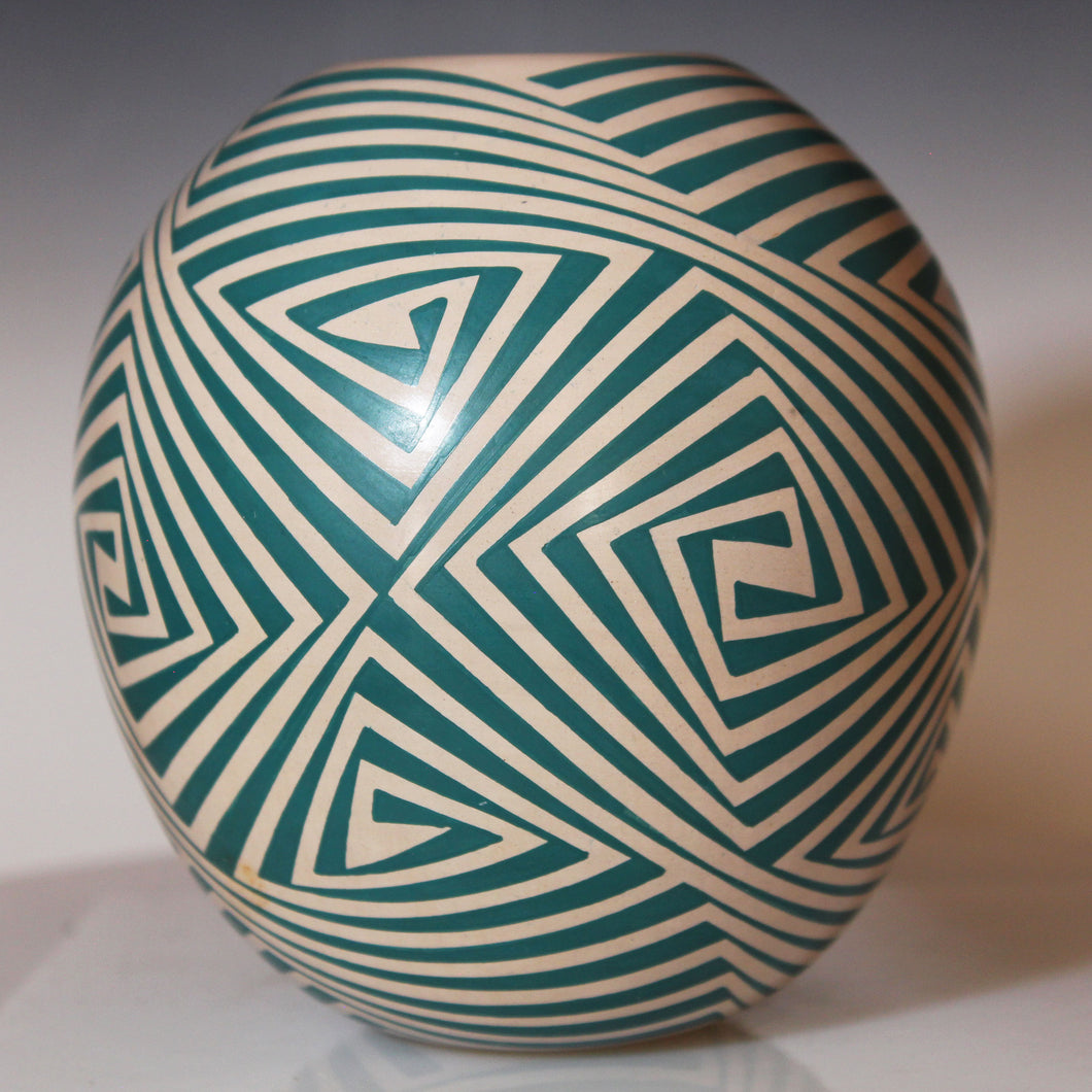 Mata Ortiz Pottery Intense Green Concentric Patterns