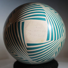 Load image into Gallery viewer, Signature on bottom of Mata Ortiz Potery
