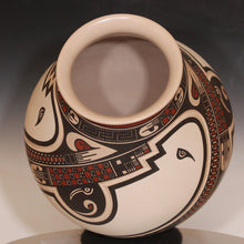 Load image into Gallery viewer, Mouth of Señor Silveira Brilliant Artwork Mata Ortiz Pottery
