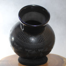 Load image into Gallery viewer, Black Mata Ortiz Pottery - Ms. Tomasa Mora - Chihuahua Folk Art
