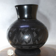 Load image into Gallery viewer, Black Mata Ortiz Pottery - Ms. Tomasa Mora - Chihuahua Folk Art
