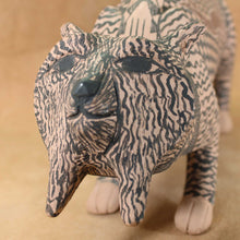 Load image into Gallery viewer, Señor Tomas Quintana - Crouching Bobcat Sculpture - Mata Ortiz Pottery
