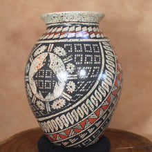 Load image into Gallery viewer, Tortoise Motiff - Spray Pattern Glaze - Mata Ortiz Pottery
