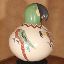 Load image into Gallery viewer, Señor Vidal Corona - Parrot y Amigos - Mata Ortiz Figure
