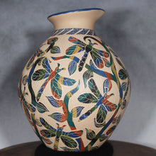 Load image into Gallery viewer, Mata Ortiz Pottery - Yuli Mora - Dragonflies &amp; Vines
