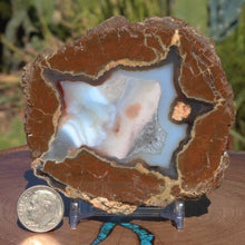 Load image into Gallery viewer, Oregon Thunderegg - Fractal Window Blue Striations
