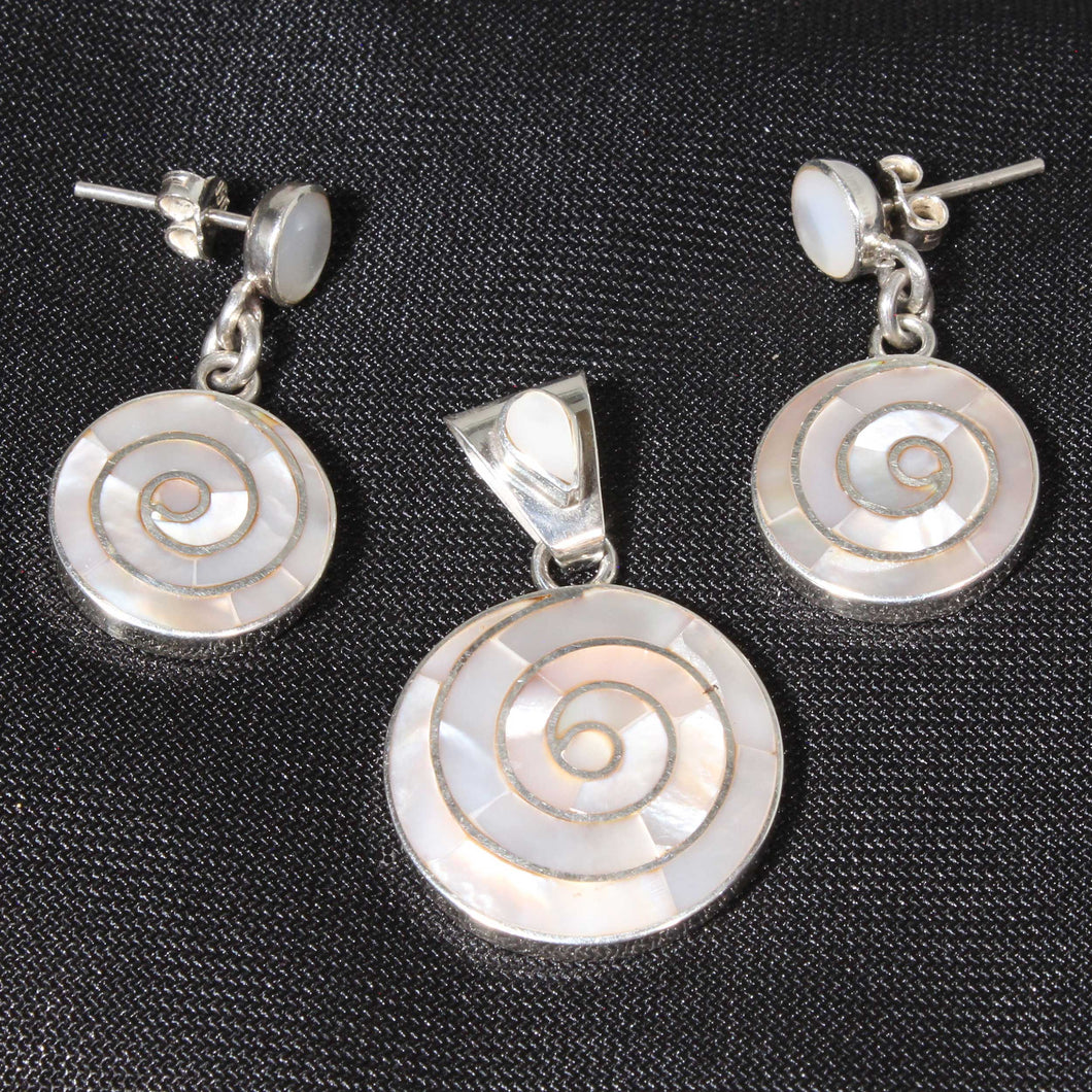 Pendant & Earrings Earth Mother - Mother of Pearl - Urin Huanca