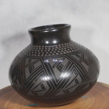 Load and play video in Gallery viewer, Mata Ortiz Pottery - Ms. Tomasa Mora - Traditional Black Design
