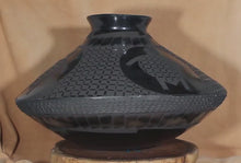 Load and play video in Gallery viewer, Berenice Cota - Large 4 Tortoises Black - Mata Ortiz Pottery
