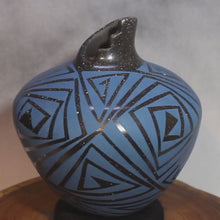 Load and play video in Gallery viewer, Señor NA Hernandez - Blue on Black - Mata Ortiz Pottery
