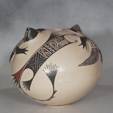 Load and play video in Gallery viewer, Ms. Angela Corona - 3 Dimensional Lizards - Mata Ortiz Pottery
