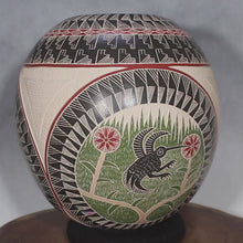 Load and play video in Gallery viewer, Señor Eleuterio Piña - Feeding Hummingbirds - Mexican Mata Ortiz Pottery
