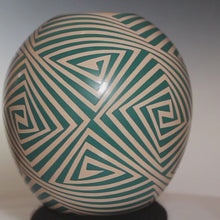 Load and play video in Gallery viewer, Video of Mata Ortiz Pottery
