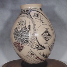 Load and play video in Gallery viewer, Mata Ortiz Pottery - Señor Manuel Guillen - Eagle &amp; Fish
