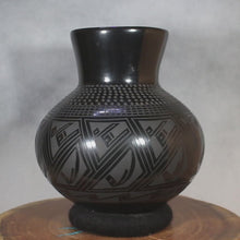 Load and play video in Gallery viewer, Black Mata Ortiz Pottery - Ms. Tomasa Mora - Chihuahua Folk Art
