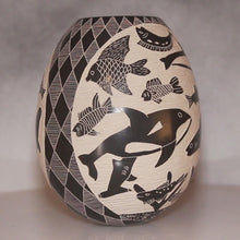 Load and play video in Gallery viewer, Mata Ortiz Pottery Black &amp; White Sea Life
