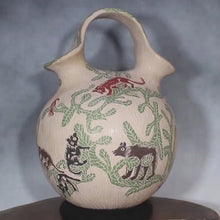 Load and play video in Gallery viewer, Señor Beto Reyes - Wedding Vase - Mata Ortiz Pottery
