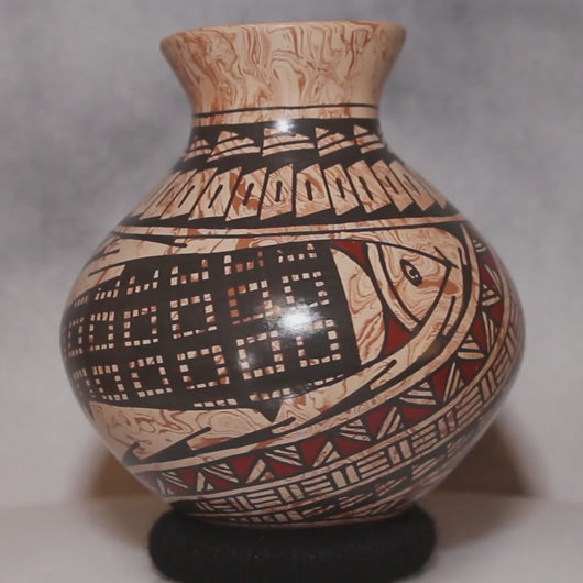 Video of Mata Ortiz Pottery Swirling Clay