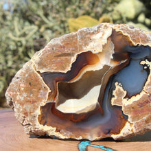Load image into Gallery viewer, Oregon Thunderegg - Friend Ranch - Open Chamber
