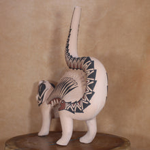 Load image into Gallery viewer, Señor Tomas Quintana - Iguana &amp; Rattlesnake - Mexican Mata Ortiz Pottery
