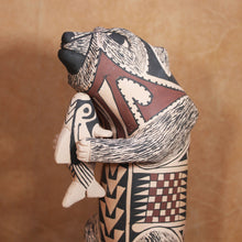 Load image into Gallery viewer, Señor Tomas Quintana - Happy Otter w/ Fish - Mexican Mata Ortiz Pottery
