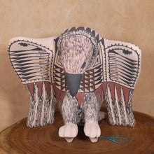 Load image into Gallery viewer, Mata Ortiz Vulture - Mata Ortiz Wildlife Figure - Señor Tomas Quintana
